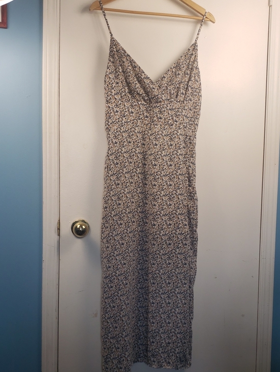 Abercrombie & Fitch Dresses & Skirts - Abercrombie & Fitch Beige and Navy Floral Midi  Dress With Slit Size Large